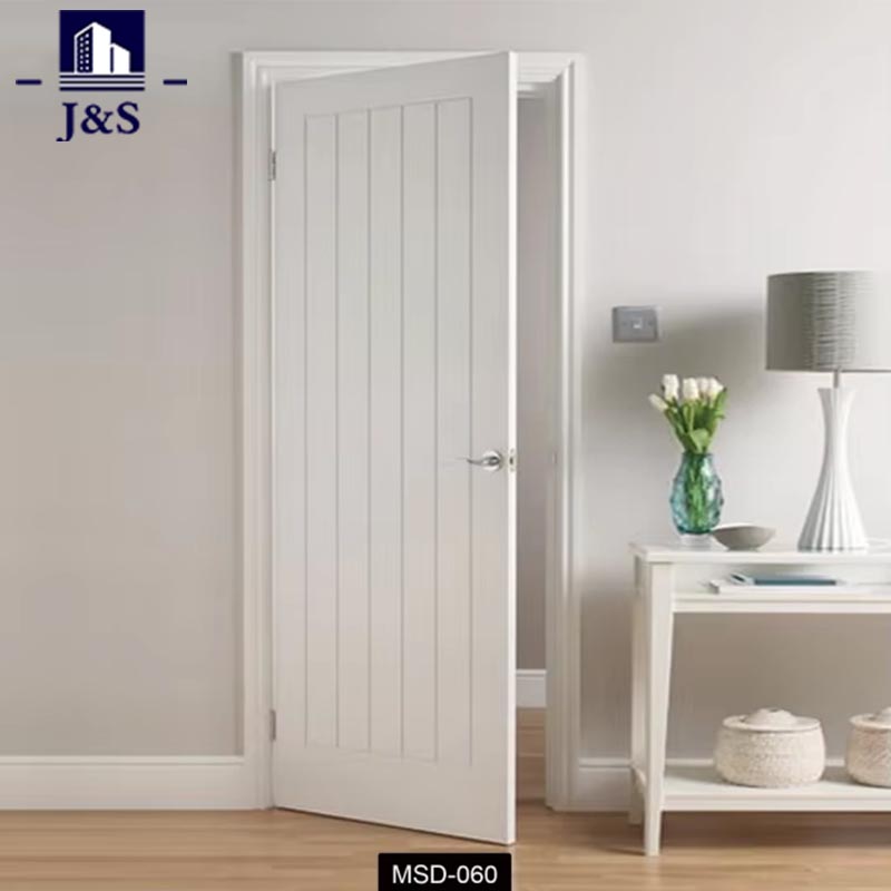 Модерни бели внатрешни врати