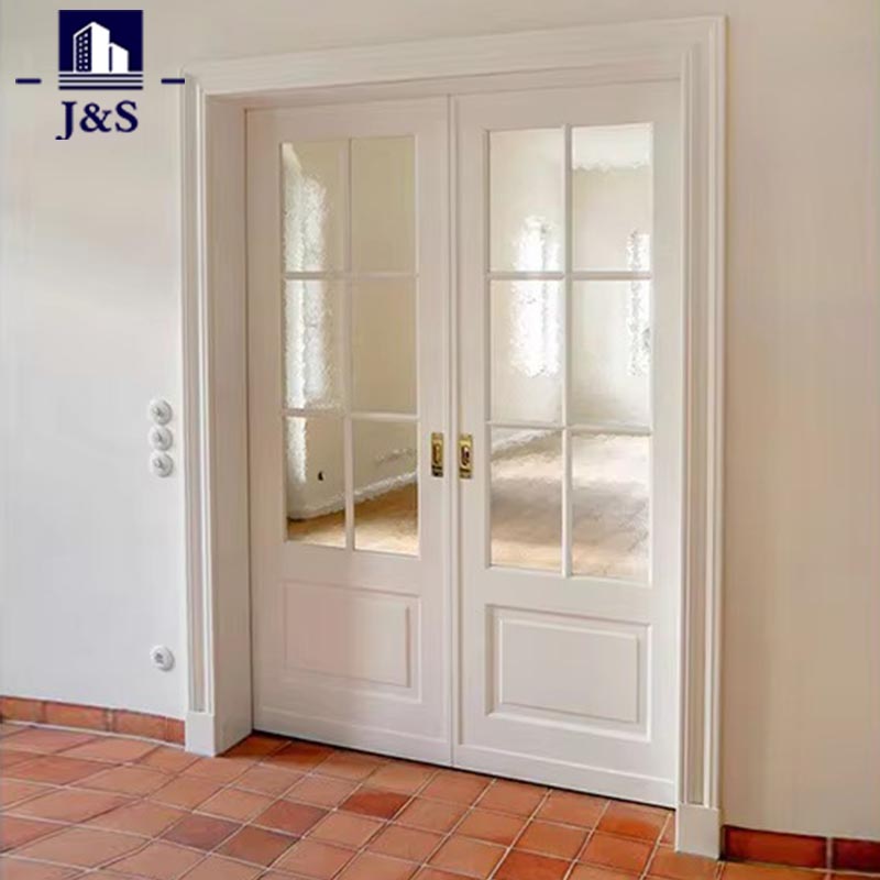 Внатрешна врата од цврсто дрво